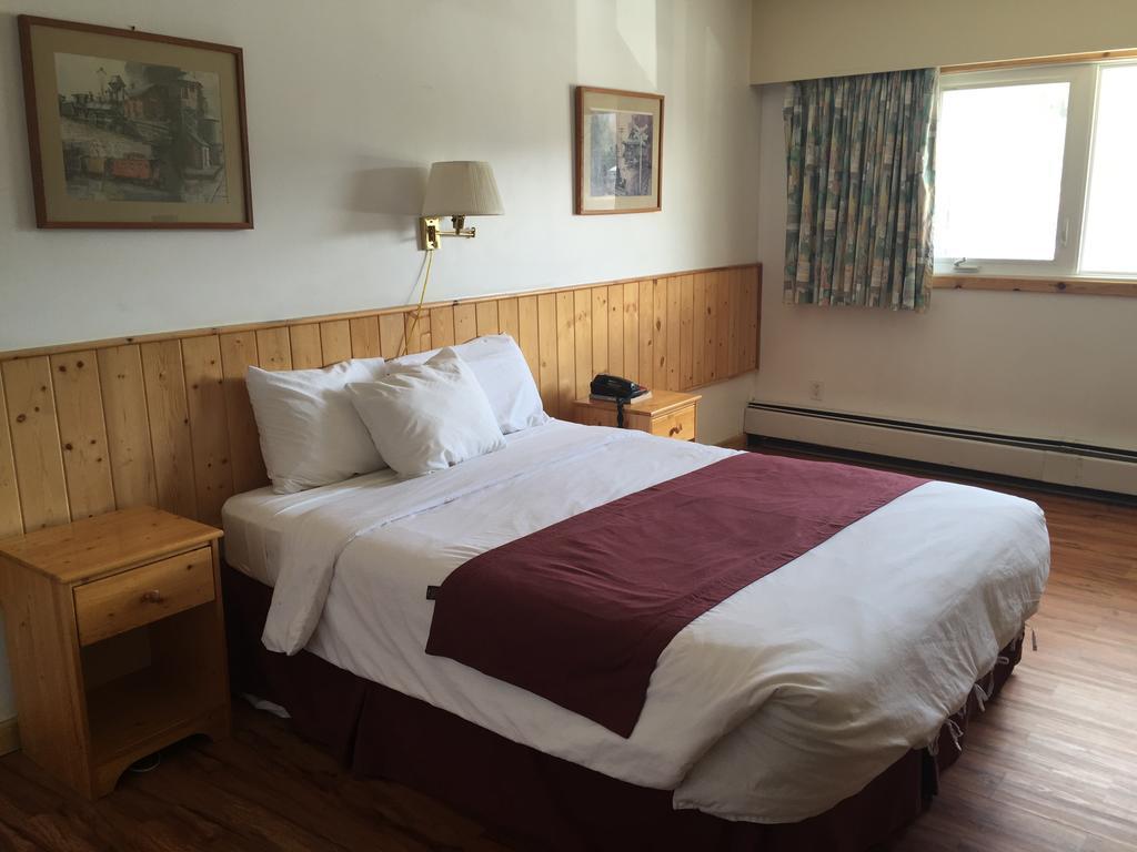 Canadas Best Value Inn- Riverview Hotel Whitehorse Exterior foto